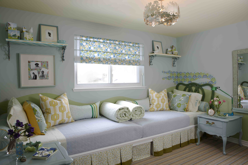 A charming kids' room that maximizes space.