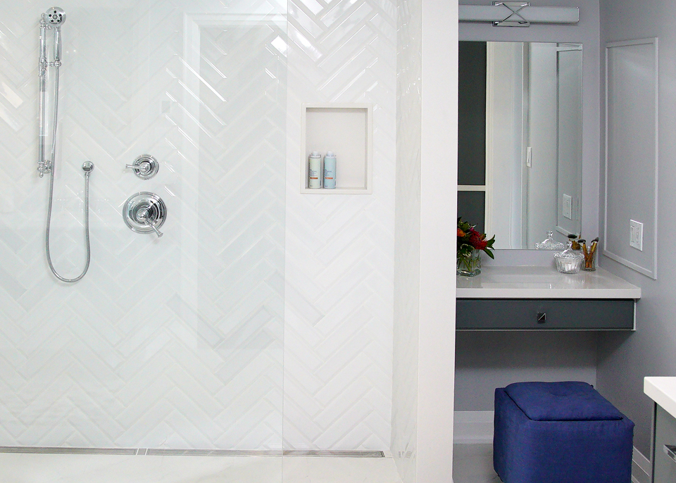 Glass shower with small makeup vanity