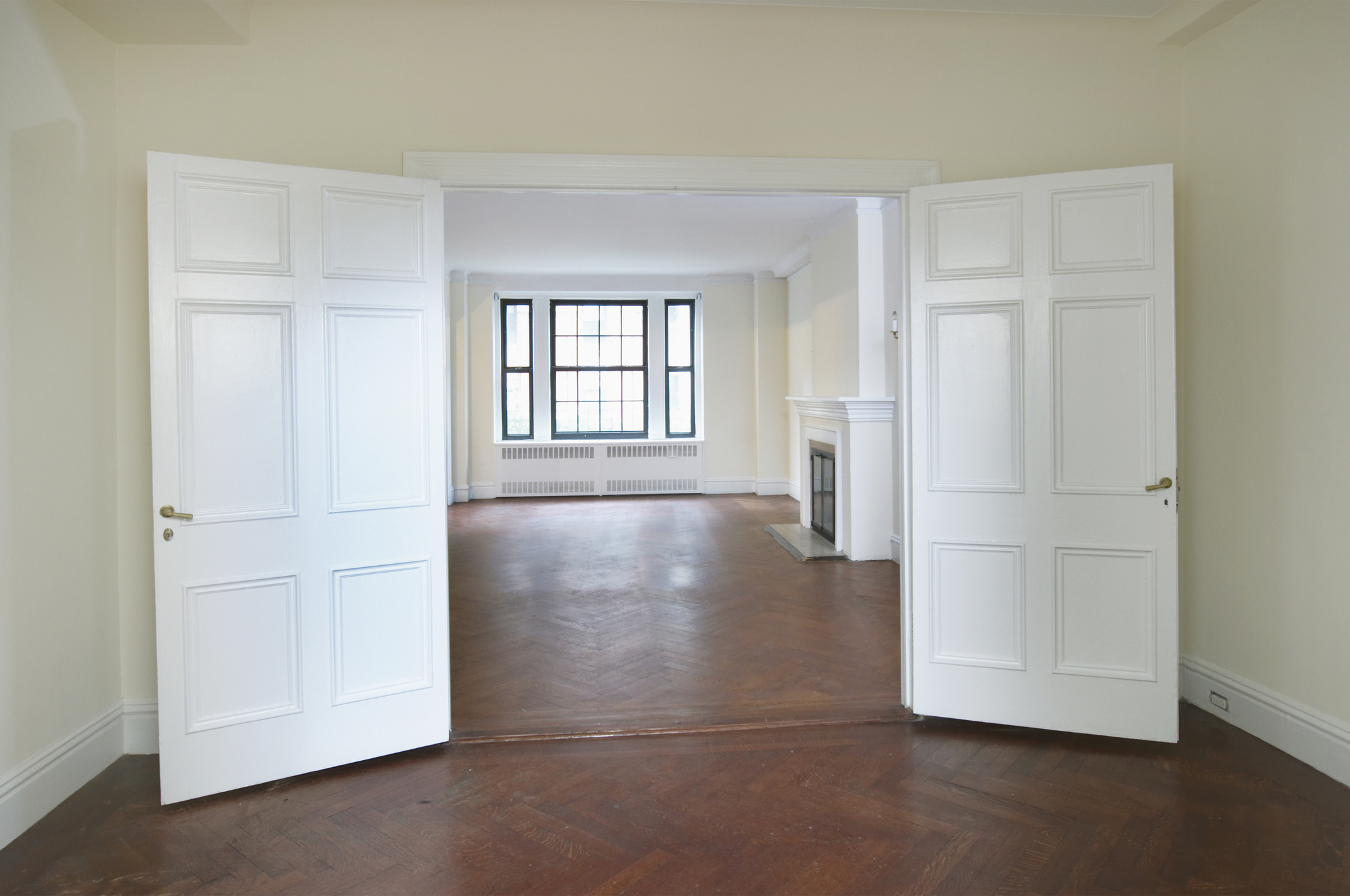 Empty old apartment with double doors