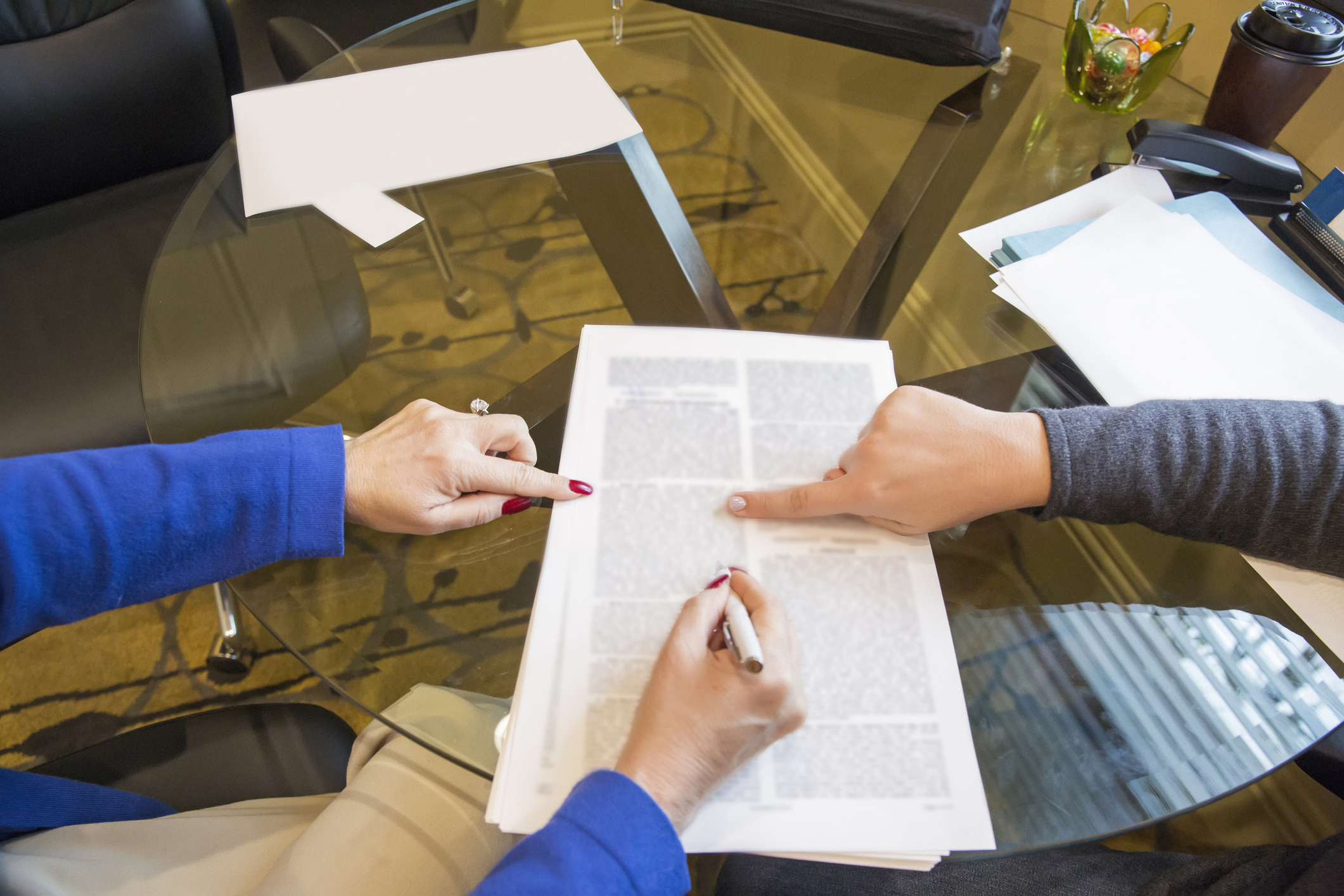 Landlord and tenant signing agreement