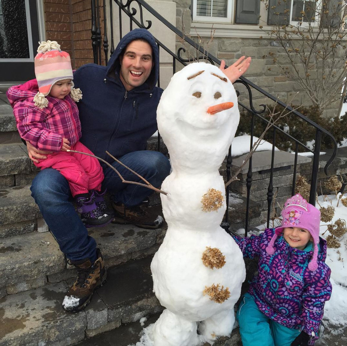 Scott McGillivray building an Olaf snowman with daughters