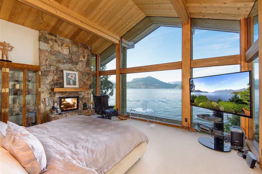 Master bedroom overlooking ocean