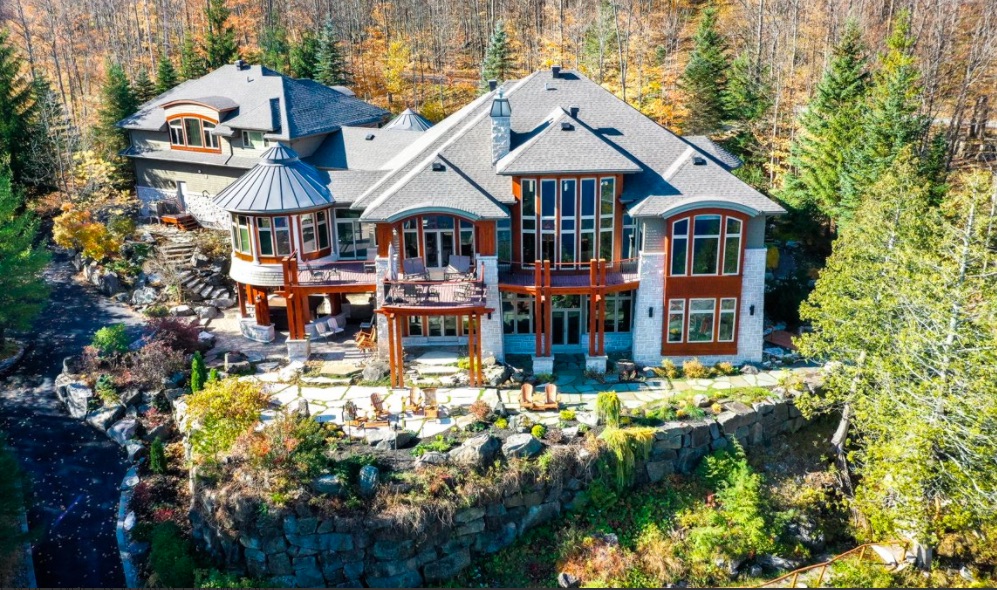 Waterfront Chalet in Mt. Tremblant, QC