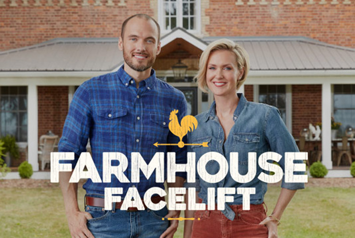 Farmhouse Facelift hosts on set.