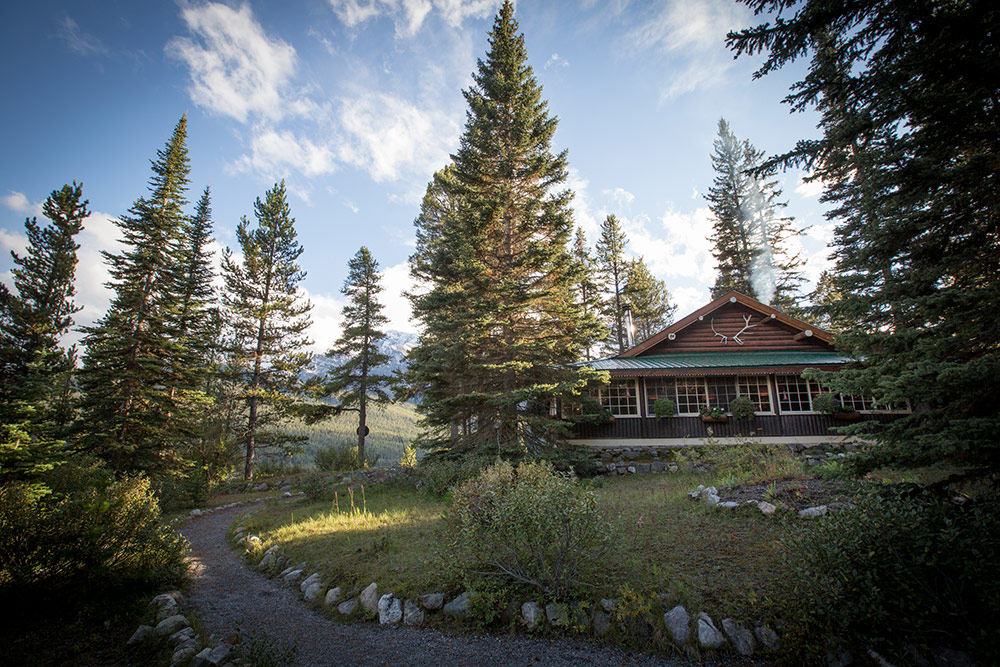Storm Mountain Lodge in the woods