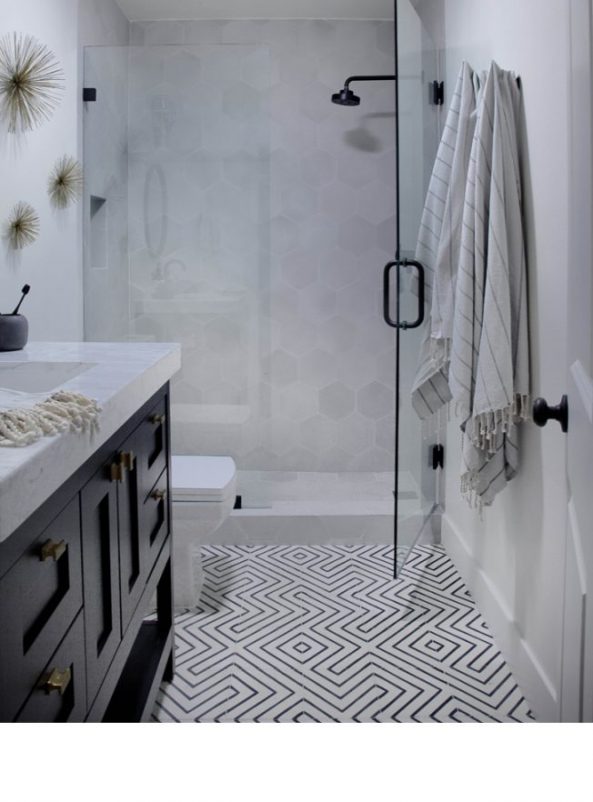 Modern black and white geometric bathroom floor.