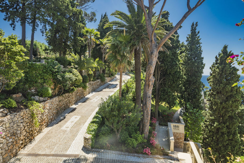 pathway to villa