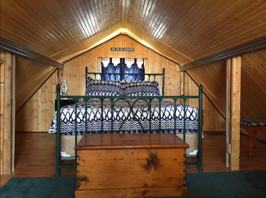 Rustic Cabin with Cozy Loft Bedroom