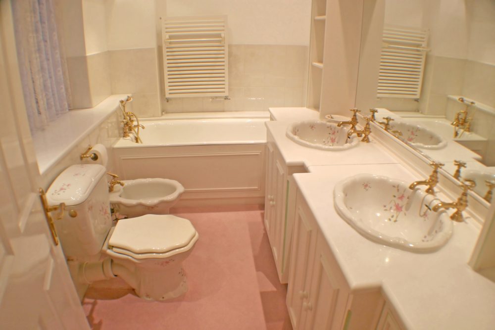 A carpeted bathroom from the 1970s