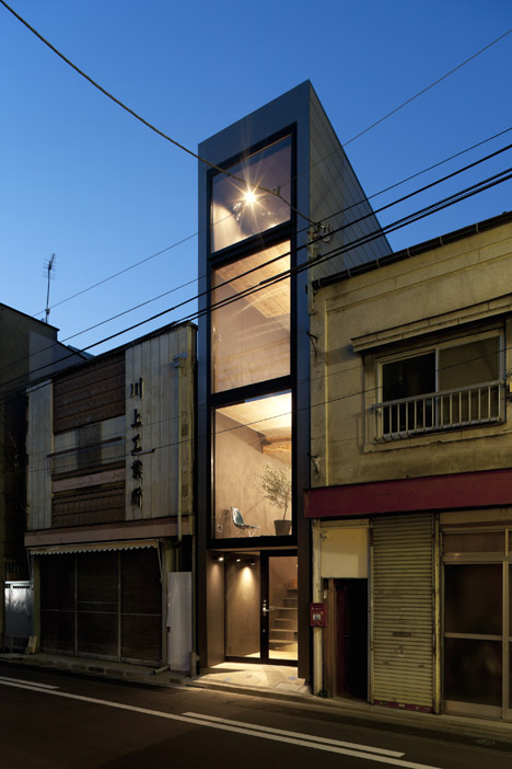 1.8m Width House: Tokyo, Japan