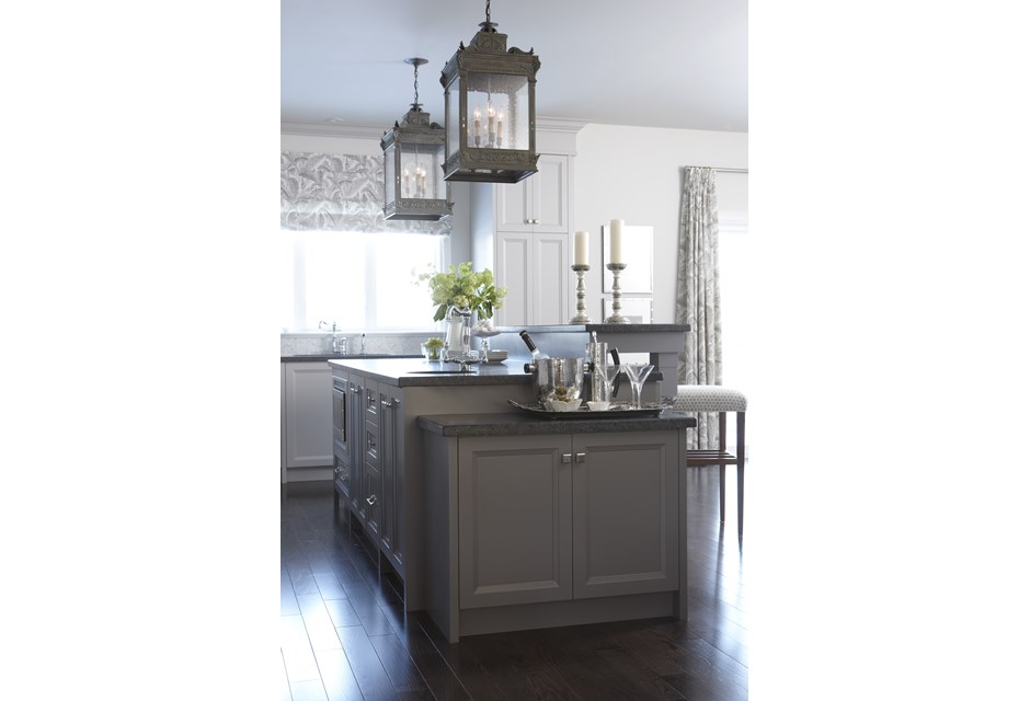 Large-Scale Kitchen Lighting