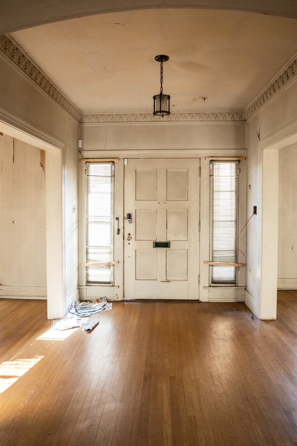 A rundown down Los Angeles mansion with a ramshackle front entryway