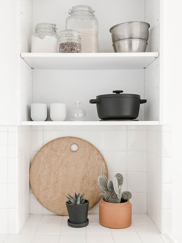 Open kitchen shelf with white tile