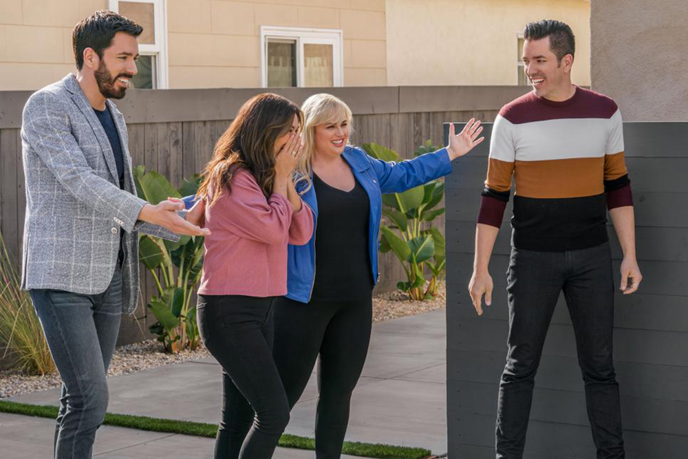 Rebel Wilson shows off the backyard renovation to an excited Nicole, alongside the Property Brothers