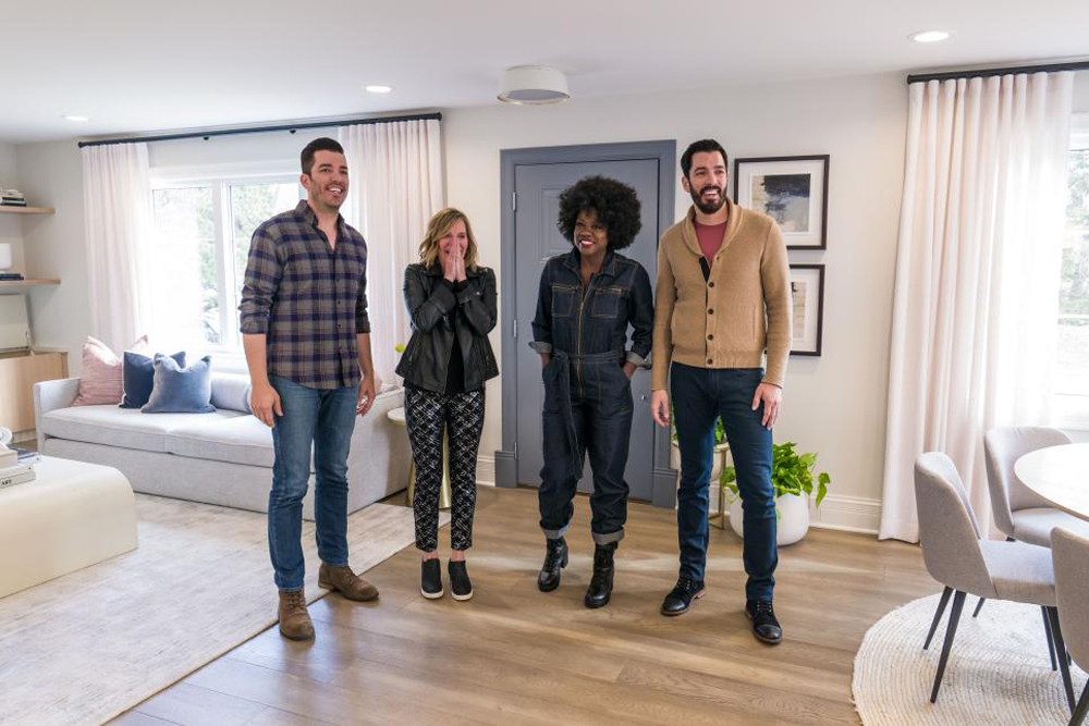 Viola Davis and the Property Brothers give Michelle O'Neill a tour of her newly renovated home
