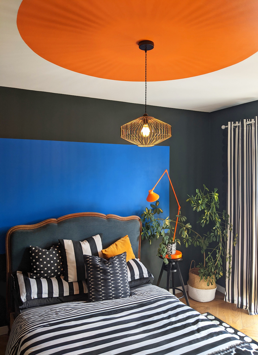 A painted orange circle on the ceiling as a paint treatment