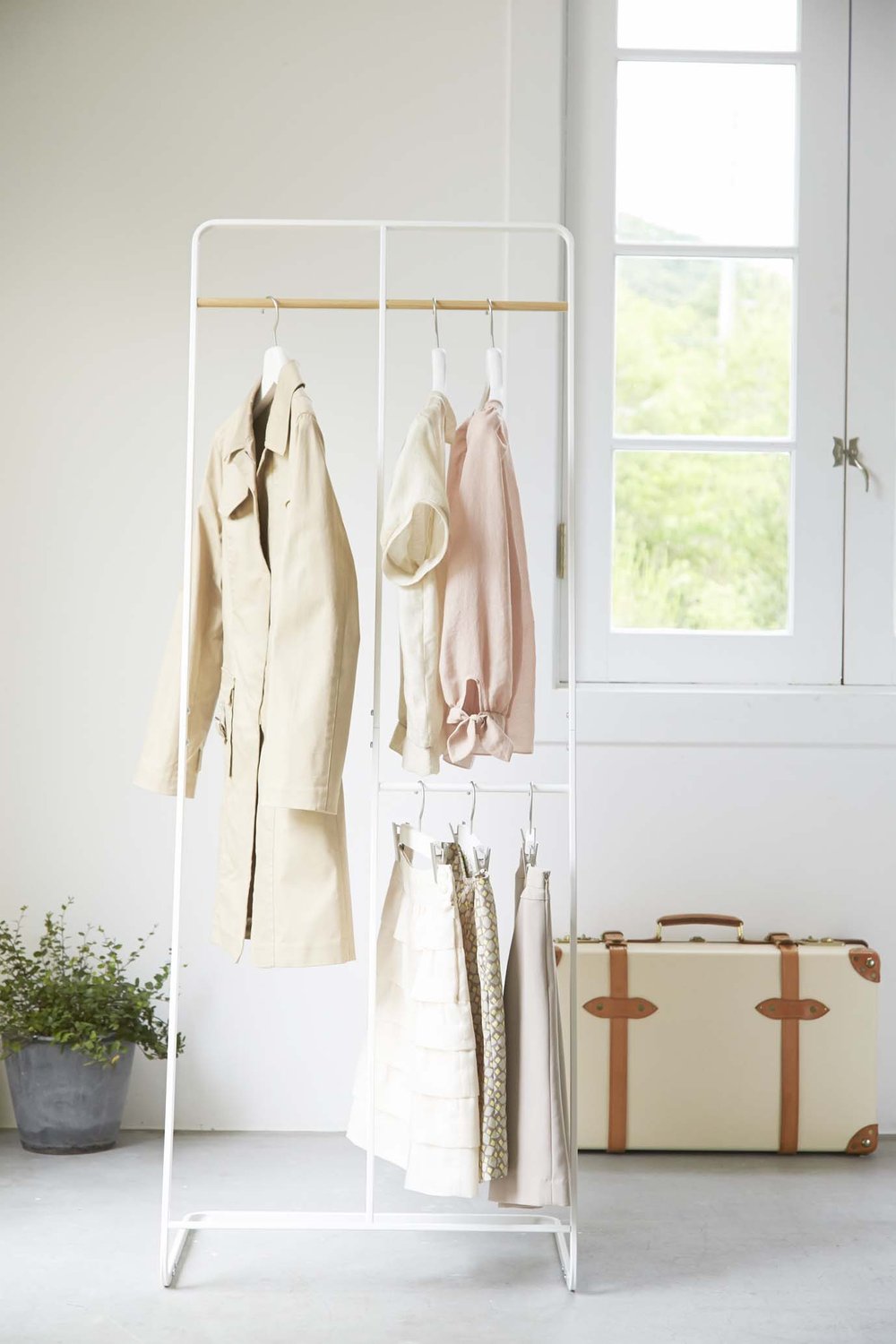 Garment rack with clothing hanging