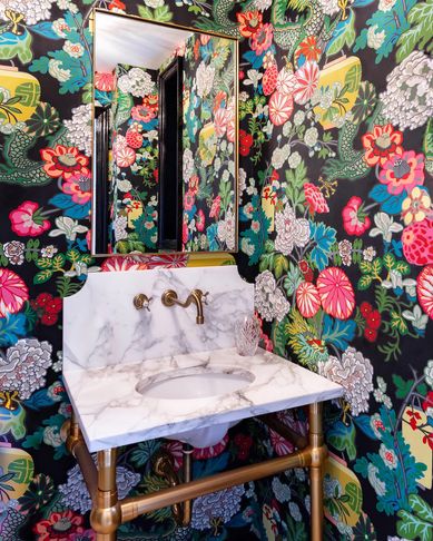 13 Bathroom Wallpaper Ideas That'll Inspire You to Go Bright and Bold ...