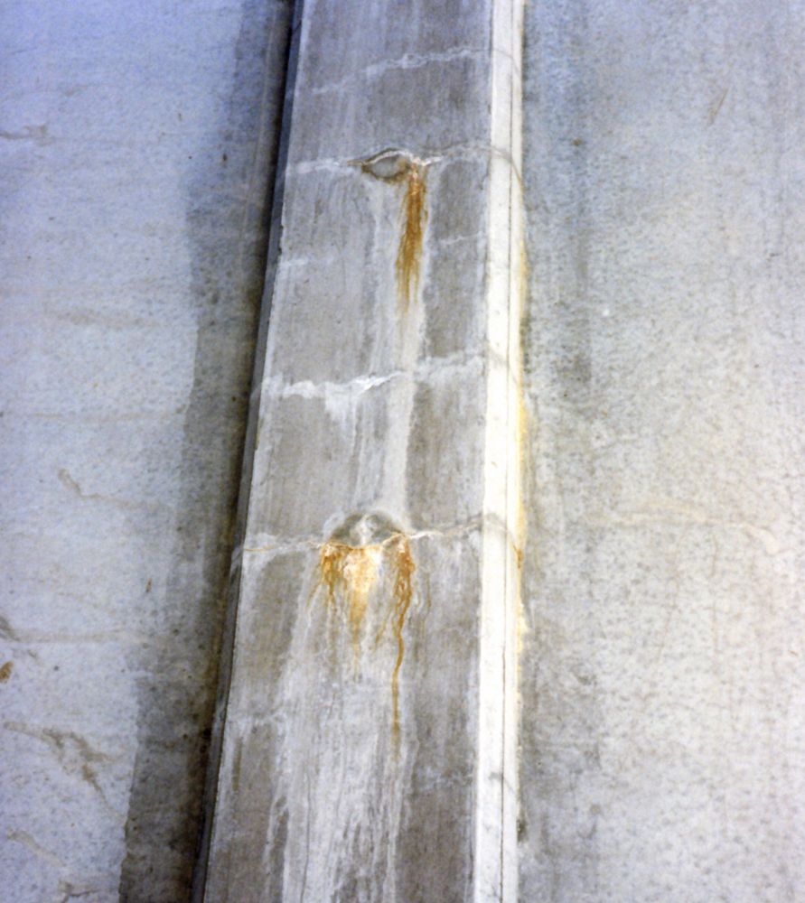 efflorescence on concrete