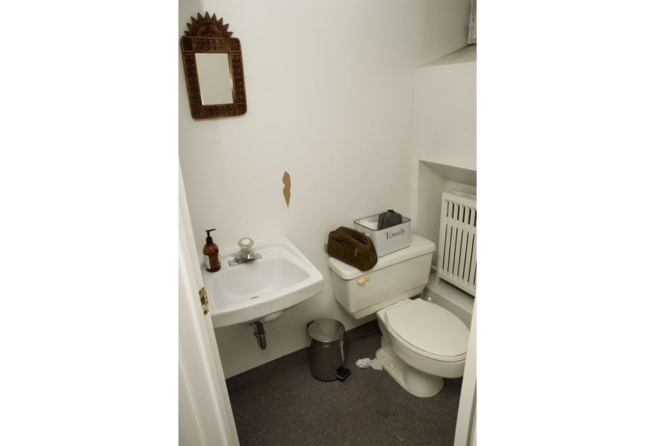 Outdated Bathroom Before Makeover
