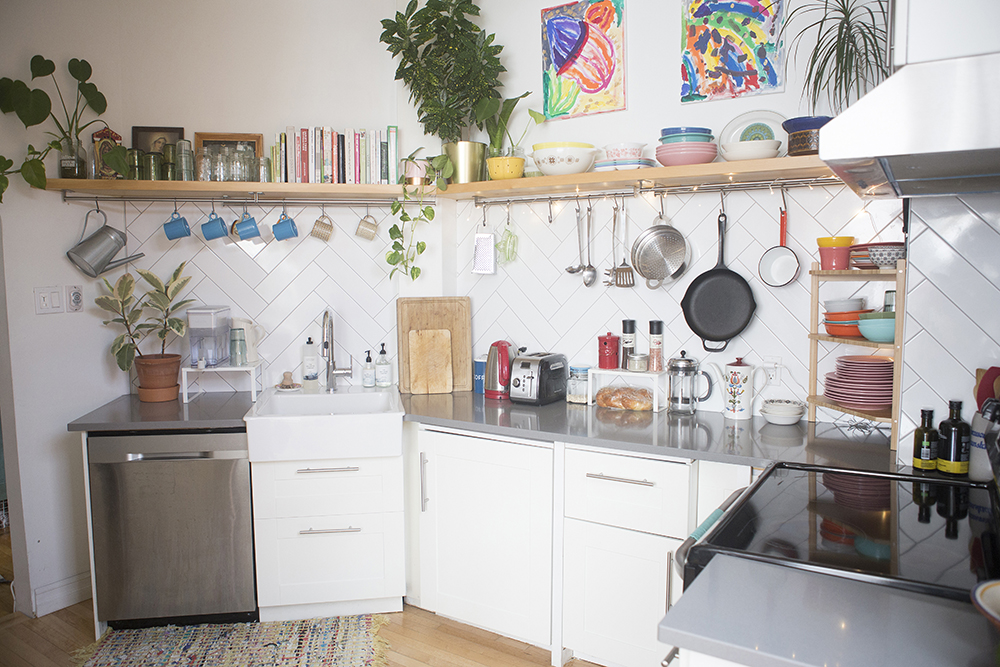 A cheerful, spacious kitchen with fun accents, colourful accessories and kids' artwork
