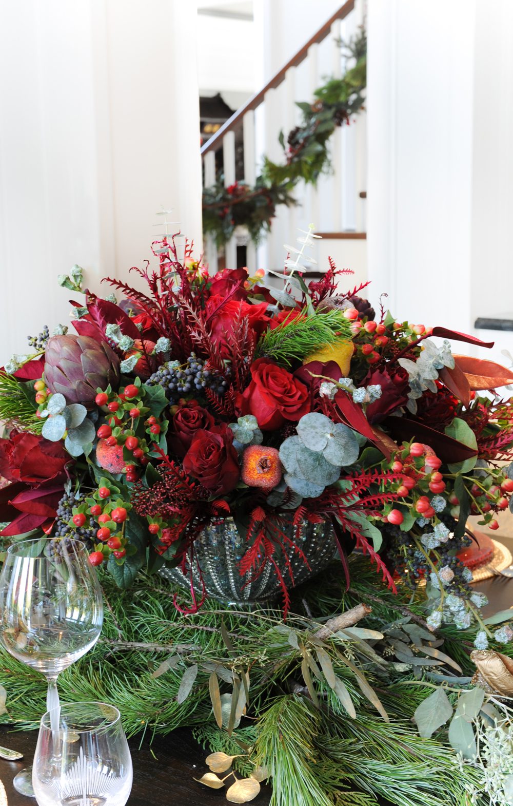 Festive holiday table centrepiece