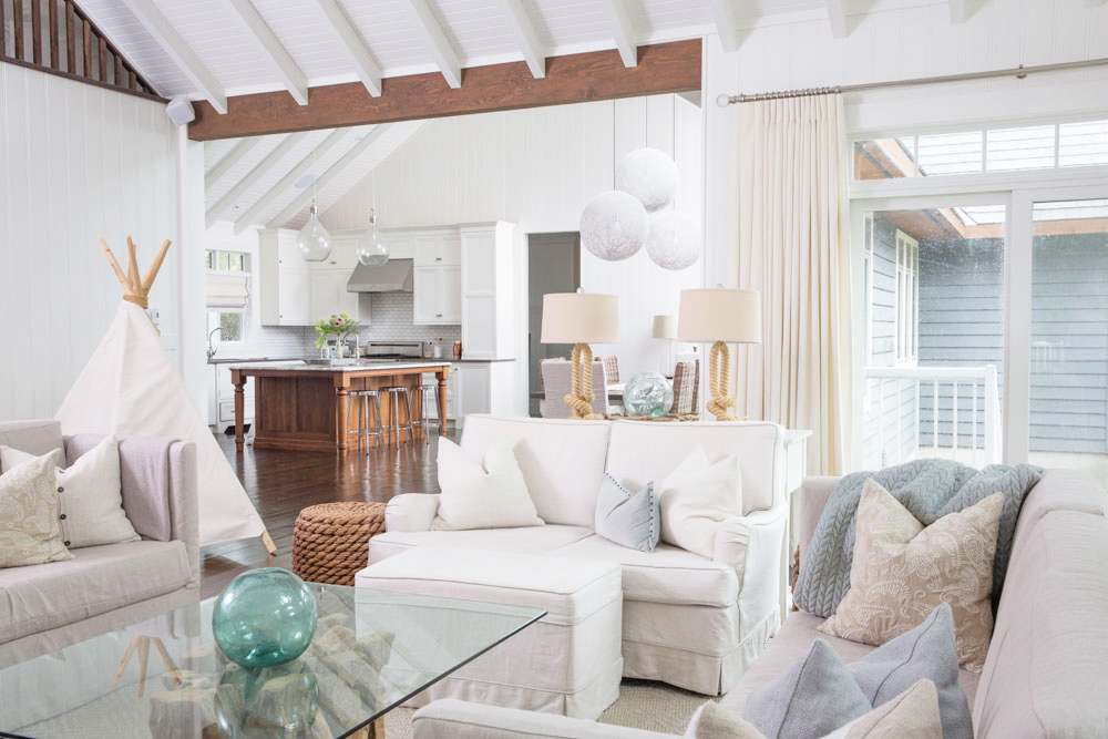 A year-round cottage home with beachy vibes and warm shades of white and pastel