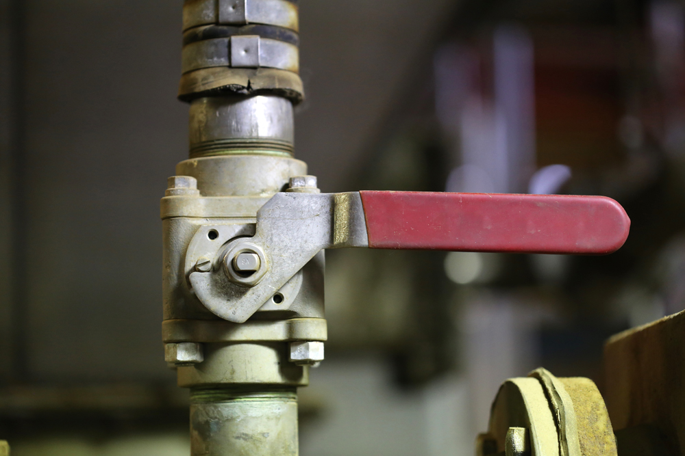 Actuator handle on a mechanical valve
