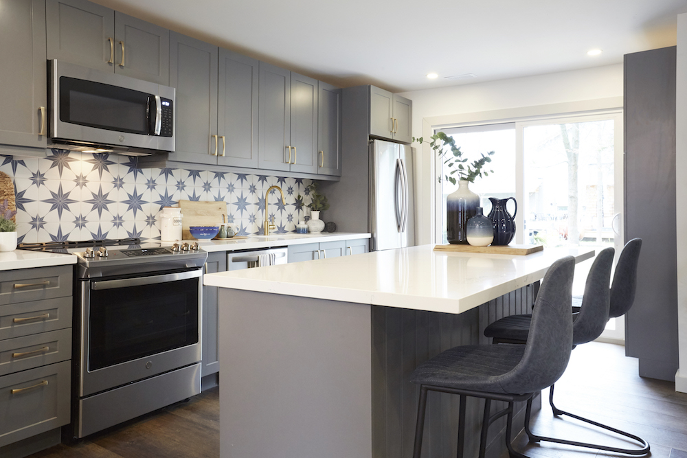grey kitchen with patterned backsplash