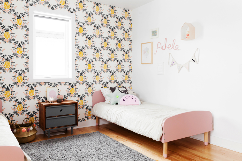 Kid pink twin bed, wallpaper, Adele on the wall