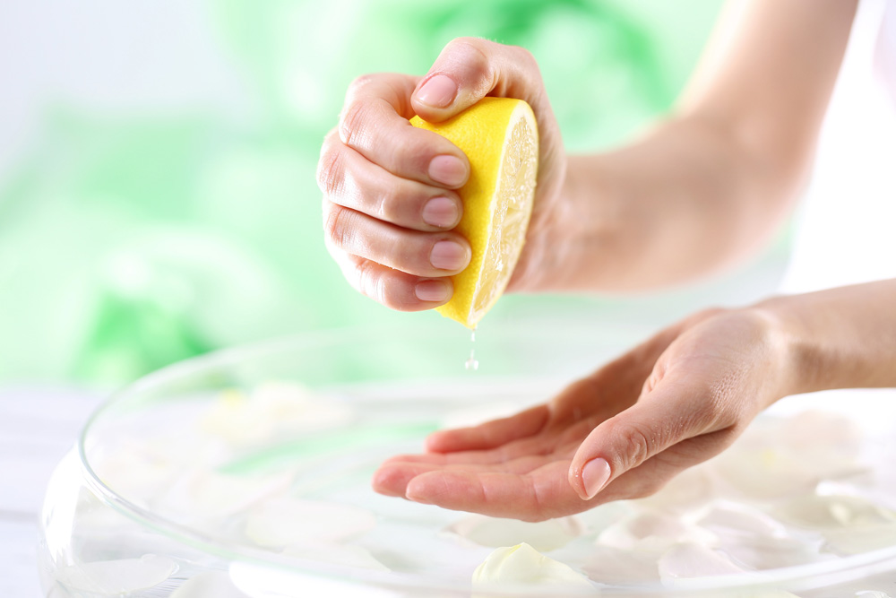 Person squeezing a lemon