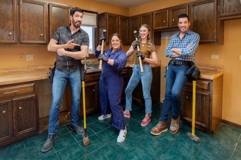 The Property Brothers pose in a renovated kitchen with Melissa McCarthy and her cousin, Jenna