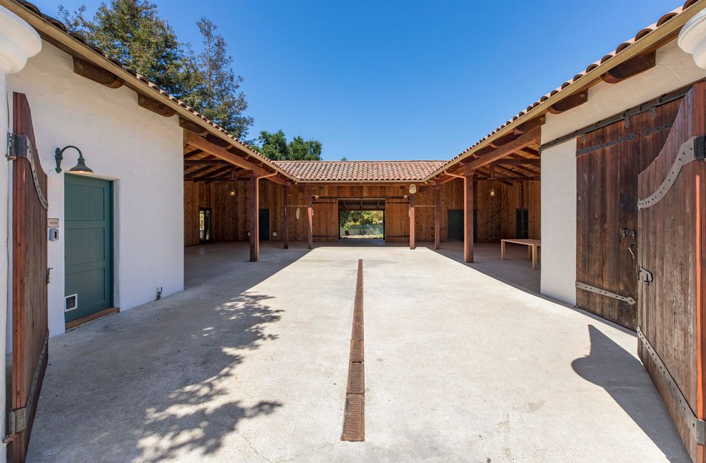 Spacious stables on the compound property
