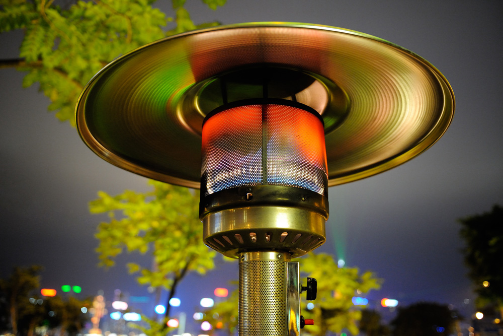 Outdoor heat lamp