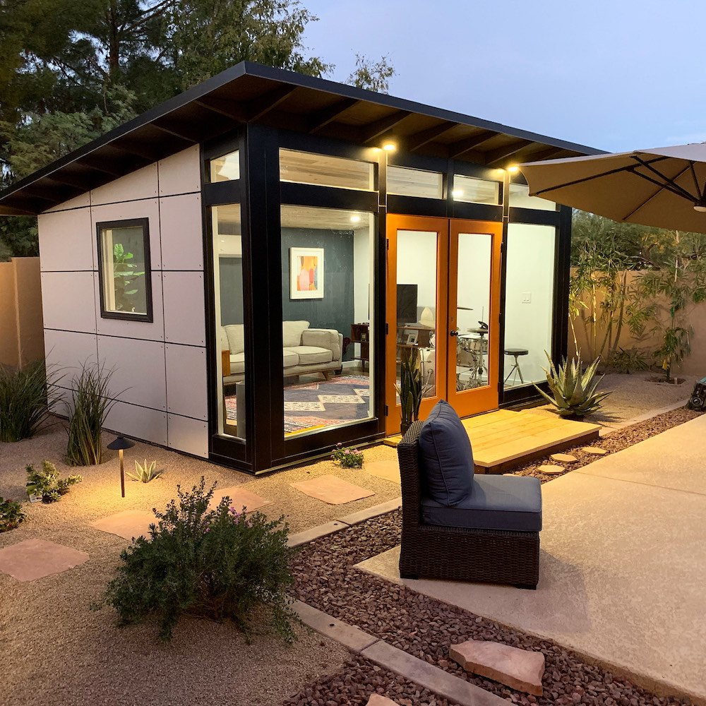 Contemporary backyard pod/home office
