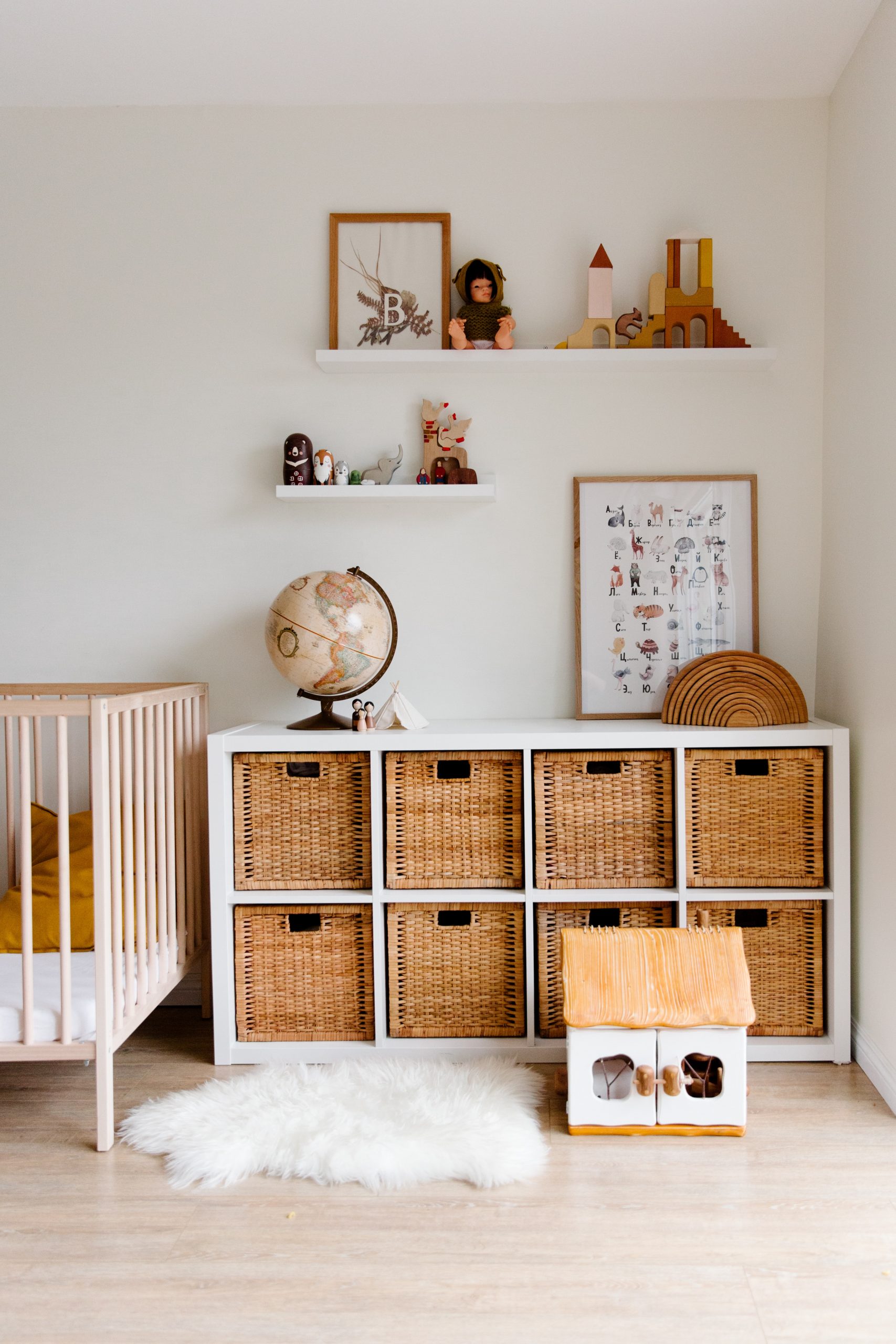 Cubby with storage baskets