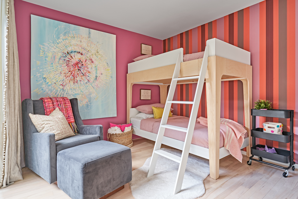Bunkbed kids' room with striped wallpaper and pink paint