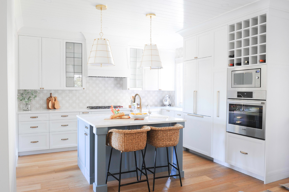 A sleek, soothing colour palette in the modest kitchen of a heritage home