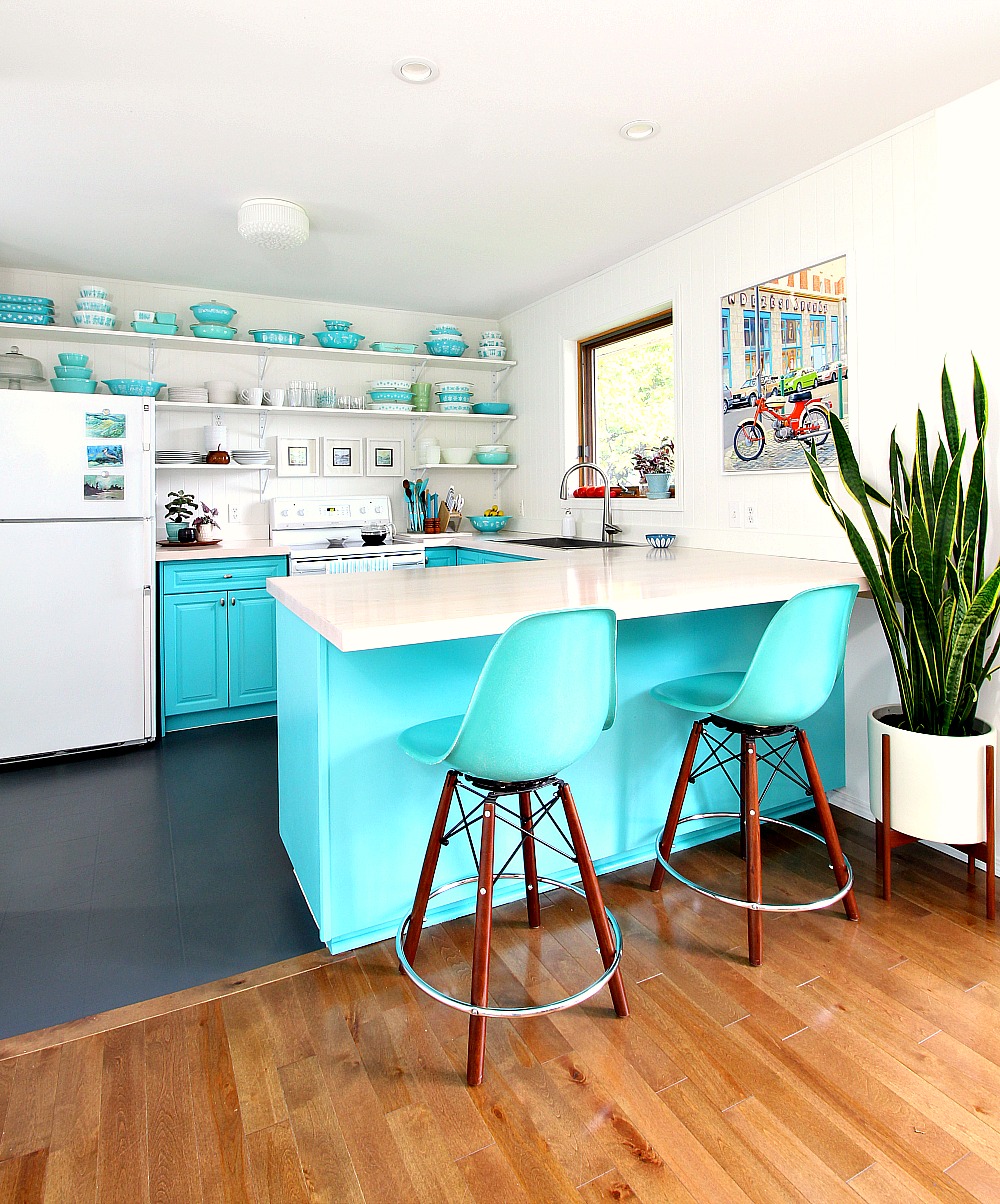 Turquoise Mod Kitchen