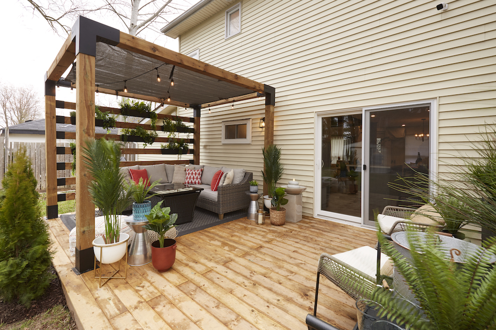 Outdoor seating space and pergola