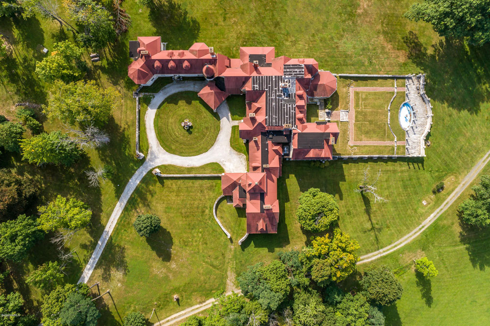 A bird's eye view of the Vanderbilt mansion and surrounding property