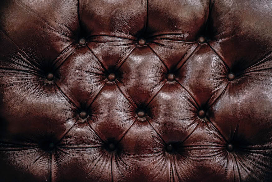 Clean leather furniture using vinegar and oil