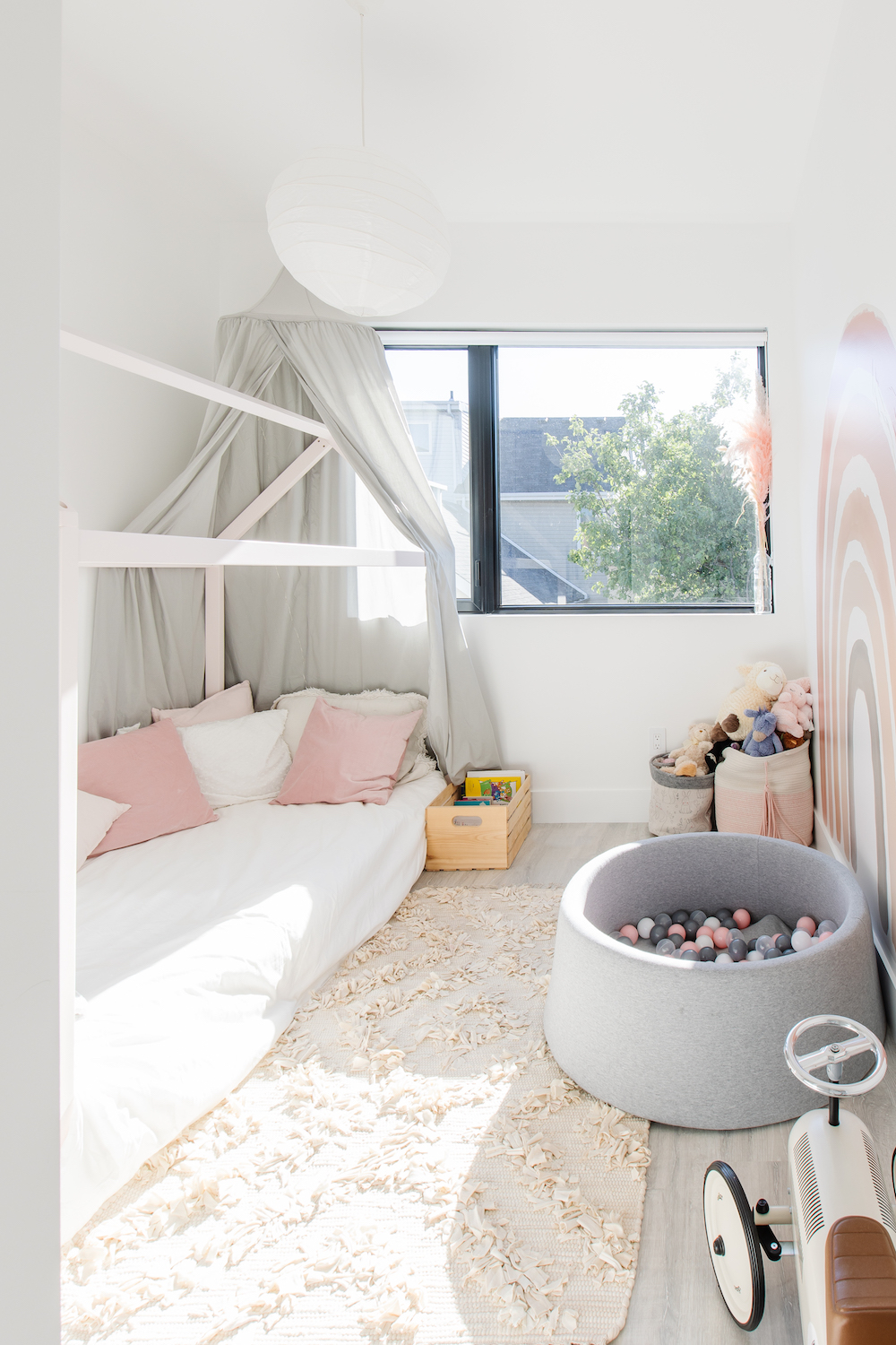 Adorable kid's bedroom with modern furnishings