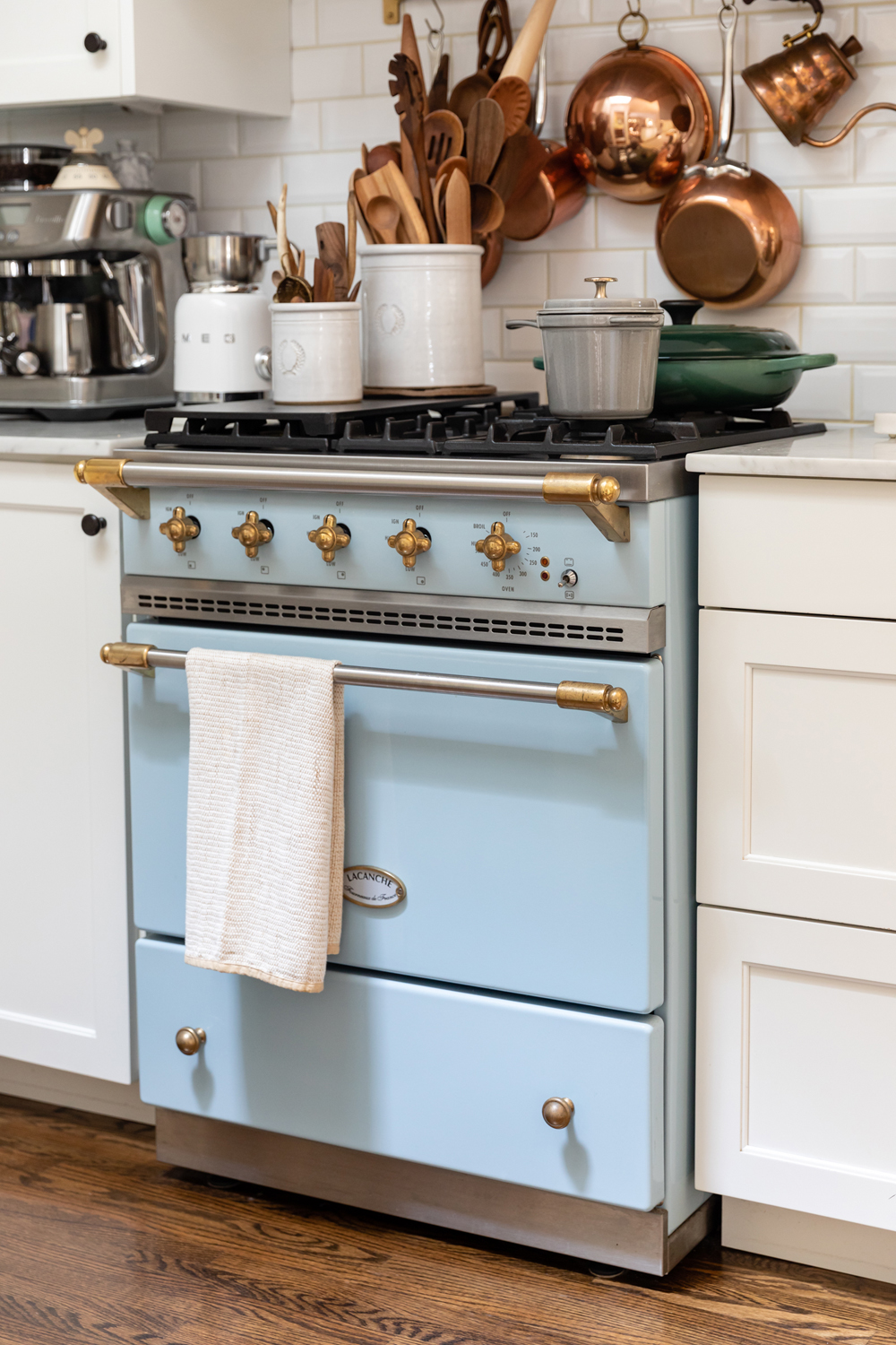 Light blue stove in Marcella's kitchen