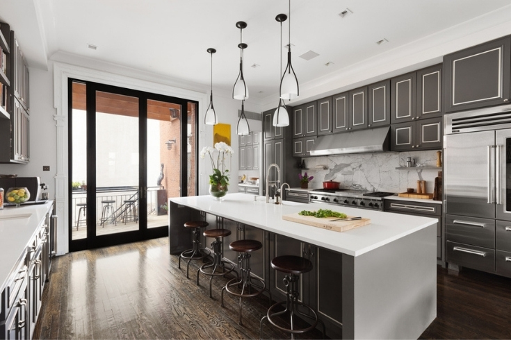 A black and white gourmet chef's kitchen.