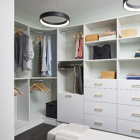 Dressing room with open shelves