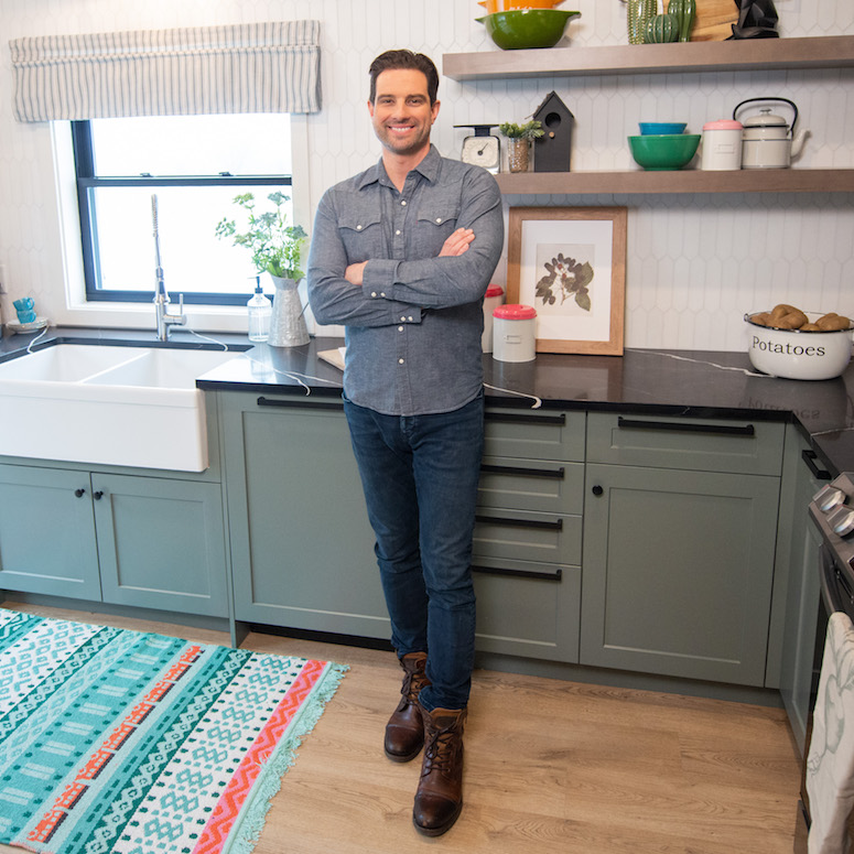 Scott McGillivray HGTV Canada   Vacation House Rules Funky Farmhouse Cover 