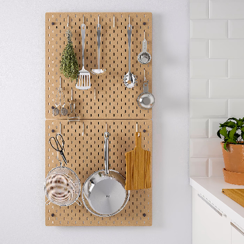 Wooden wall-mounted peg storage unit for kitchen