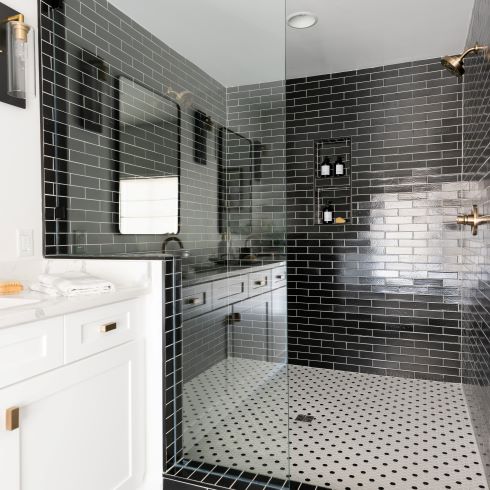 Large standing shower with contrasting monochromatic tile