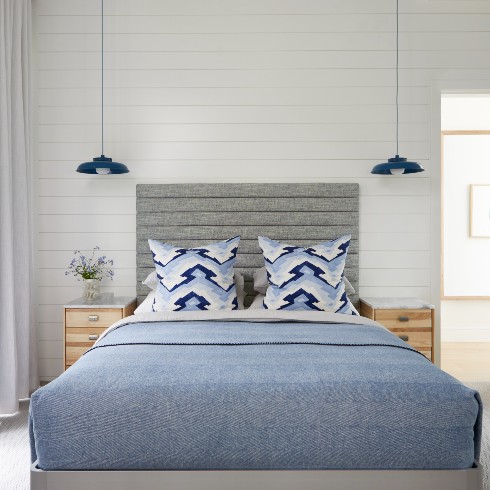 Blue bedroom with inspiration from mountains